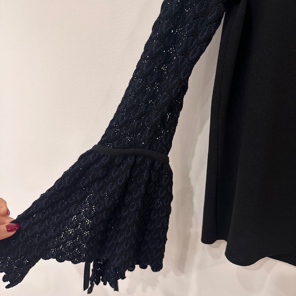 ✨ See by Chloé Black Knit Top w/ Crochet Navy/Black Bell Sleeves Size Small/36 ✨ - Picture 5 of 10